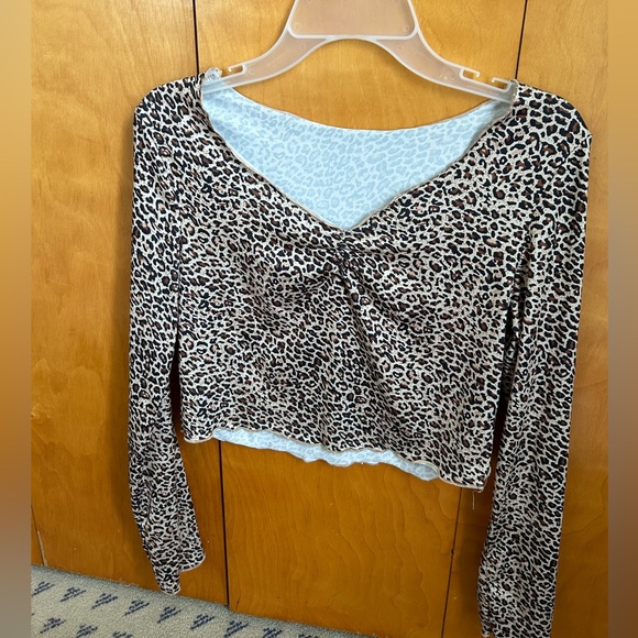 SHEIN Cheetah Long Sleeve Crop Top - Picture 1 of 4